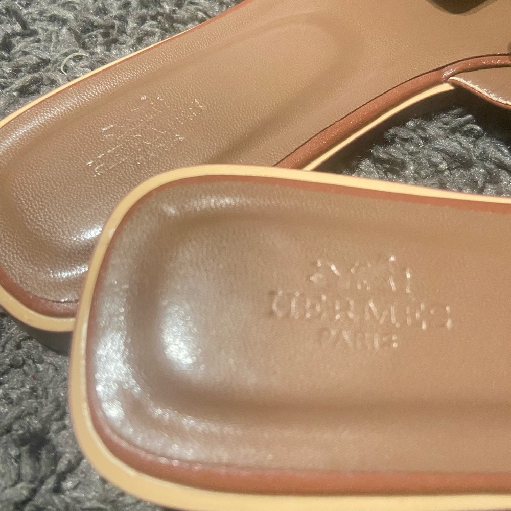 Hermés brown slides/womans good condition. - Picture 2 of 3